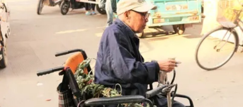 孝子&俗语“久病床前无孝子”,这句话有道理吗?下一句令人深思