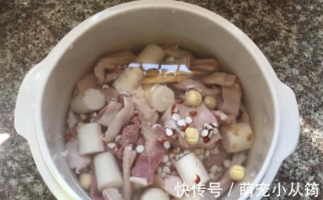 母子俩煮的晚餐在朋友圈火了,简单营养,亲友:我出钱一起开饭店