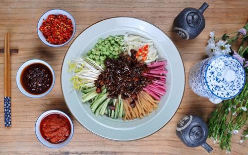 初二吃面,无保留教你正宗炸酱面,酱香十足不油腻,2碗不够吃