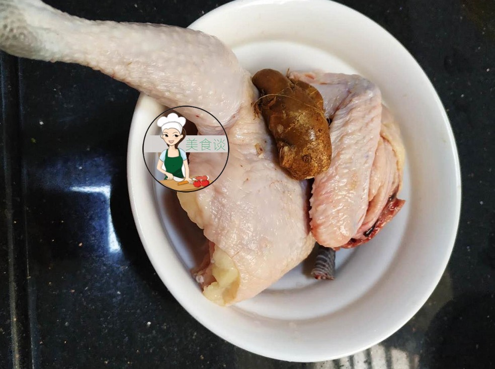 是调料也是药，搭配鸡肉一起蒸，鲜香开胃，味道好极了，错过可惜