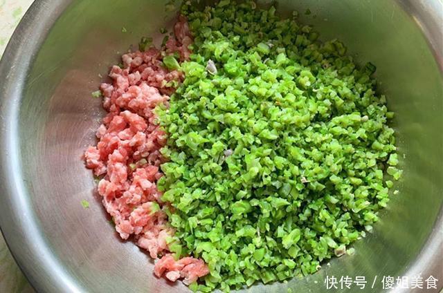 夏天,用它包饺子,又香又嫩,1元钱一斤,比韭菜茴香还好吃