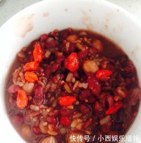 红糖片|红豆和它一起煮,皱纹消失了,子宫变干净了,头发也乌黑亮丽了