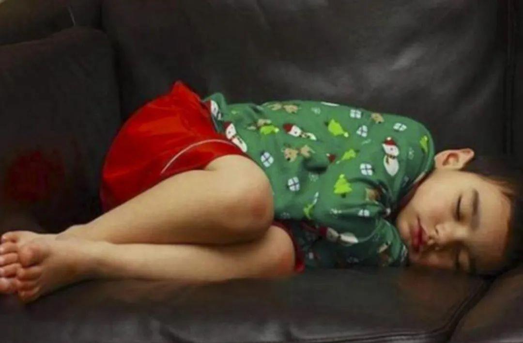 陈晓|孩子睡姿暗示性格,若是第3种父母别忽视,做好2点孩子更健康