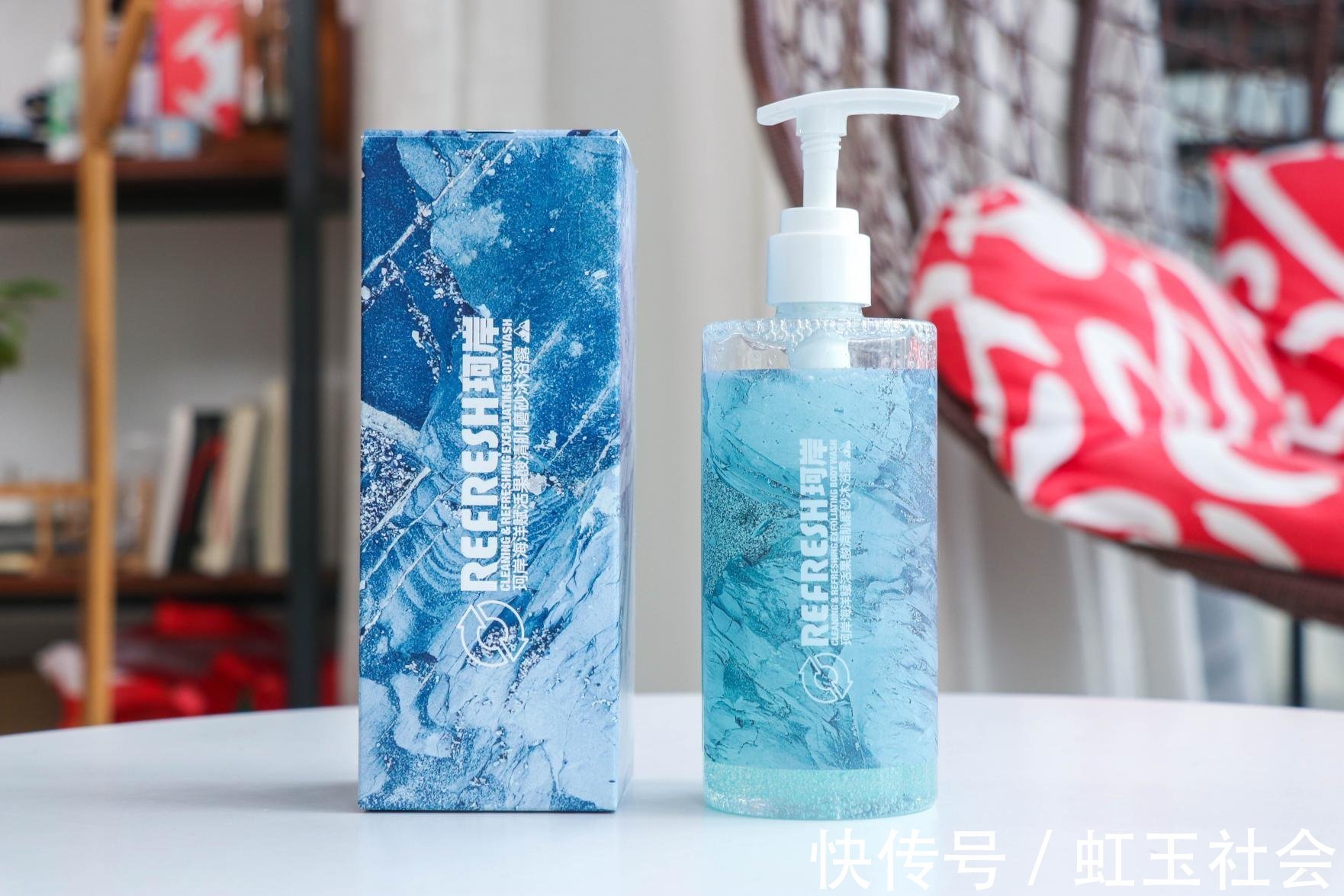 海洋赋活果酸清肌|珂岸果酸清肌磨砂沐浴露测评:高级冷香+磨砂效果让肌肤更舒适