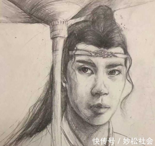 素描@美术学渣笔下的“明星素描”，画面一言难尽，学霸看后捧腹大笑