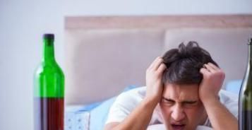 眼睑黄色瘤|高血脂的“祸根”找到了，医生警示：3种食物再吃，血液粘如粥