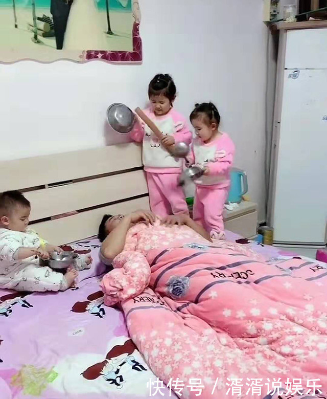 睡眠时间|爸爸睡懒觉,三个宝宝“敲锣打鼓”叫起床,爸爸生无可恋笑翻网友