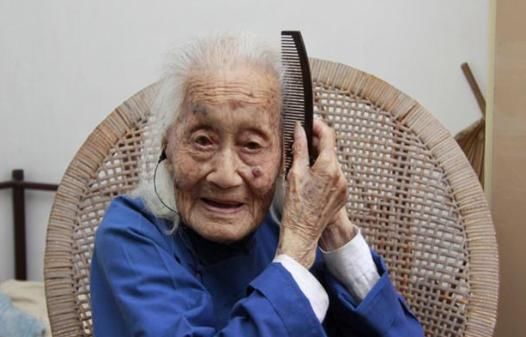  老人|99岁老人分享长寿秘诀：抽烟喝酒也不怕，经常做三件事，长寿不难