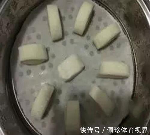 馒头|蒸馒头时,只放酵母是大错特错,加上“它”馒头又香又软还好吃
