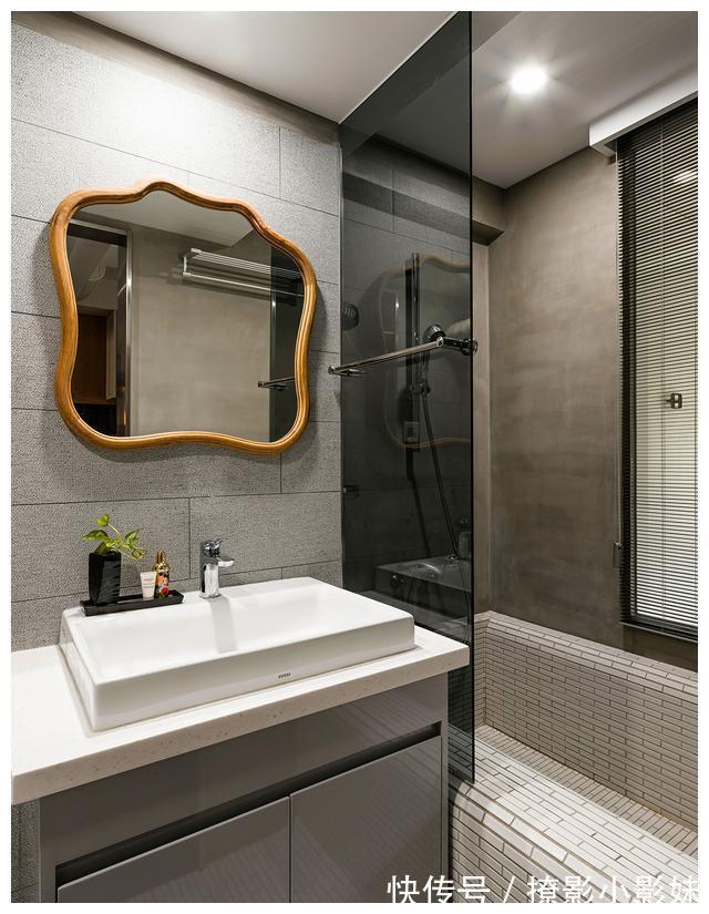 玄关|幸福退休生活!100㎡两人居,巧用45度斜角,打造开阔舒适的小家!