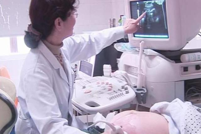 奶茶|孕妈奶爸逛商场,中途借上厕所玩失踪,当奶爸找到孕妈时难以淡定