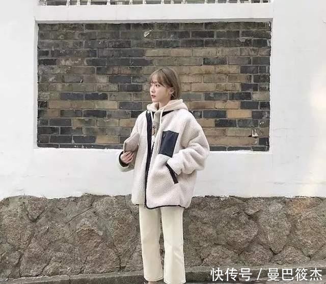 2021最流行这样穿，卫衣+阔腿裤，搭什么鞋子都好看