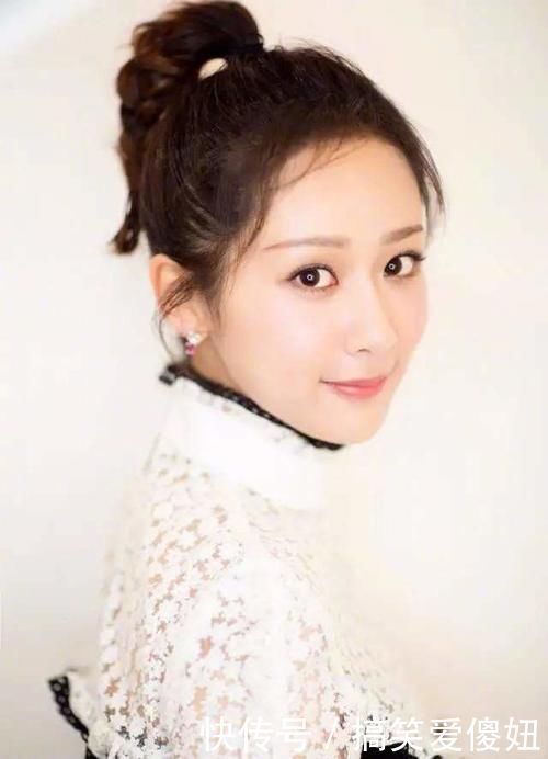 气质|冬天再懒也不要散着头发了,有静电!试试这几款扎发,气质又迷人
