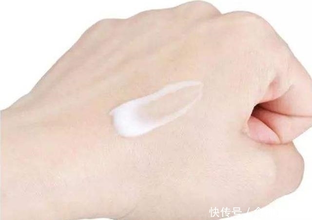 妆前乳|粉底液这样用,难怪化出来的妆“脏脏”的,还很不服帖