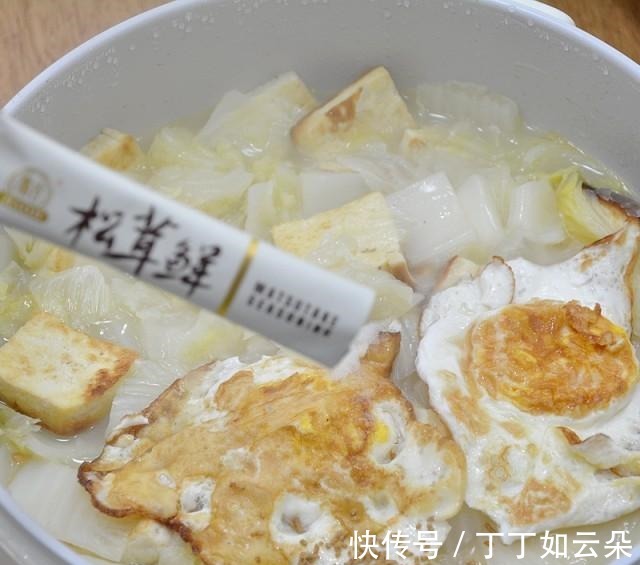 白菜豆腐煎蛋汤!