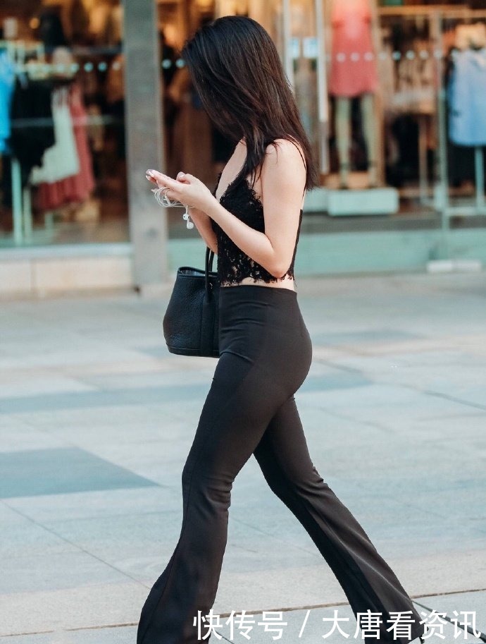 打扮|你能阻止女朋友这样打扮出去购物吗