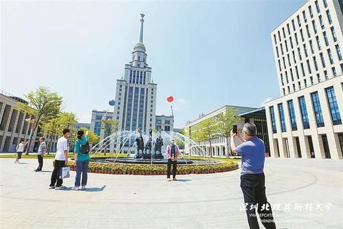 俄罗斯风情校园向公众开放 深北莫首届本科生今年毕业