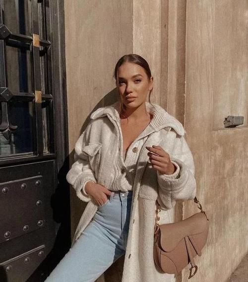 ?女人不管穿啥，都要牢记“上下法则”，很多人不懂，难怪显矮胖