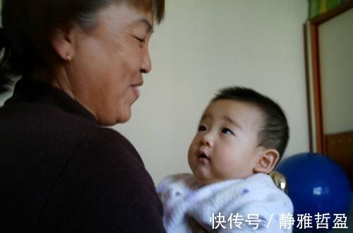 婆婆|4岁男童超市摔玩具骂工作人员,奶奶包庇可妈妈的教育却让人称赞