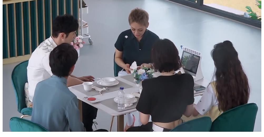 龚俊|中餐厅首播槽点多,龚俊非常驻嘉宾,缺乏厨艺担当难支撑