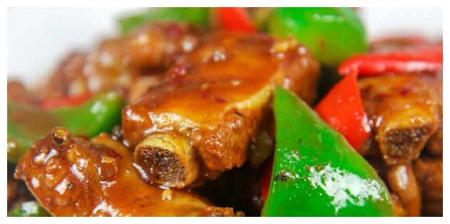 黄磊|张艺兴红烧排骨火上热搜，软嫩多汁的家常做法，不比饭店口味差