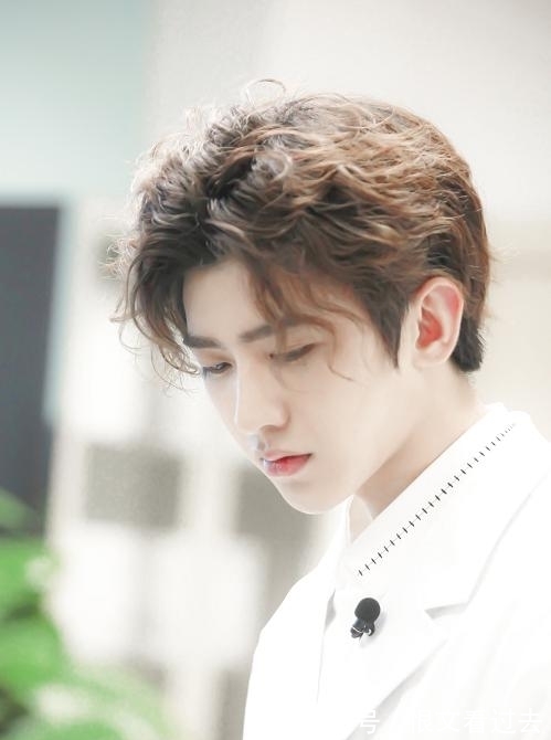 拍手叫好|沙溢问蔡徐坤什么时候结婚，听到他的回答单身人士拍手叫好