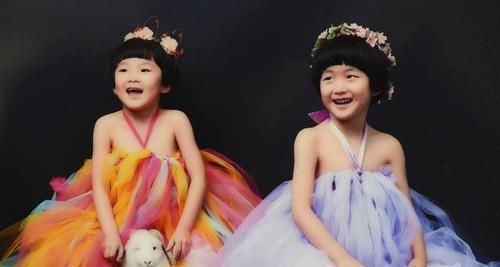 双胞胎|双胞胎姐姐抱着双胞胎弟弟火了,网友羡慕:爸妈拥有两倍快乐