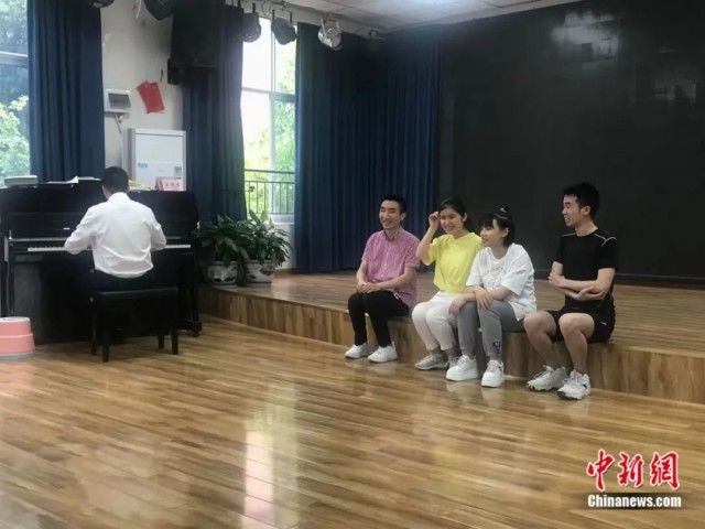 学霸班！中国诗词大会上走红的00后盲女和她的盲人同学都考上本科啦！