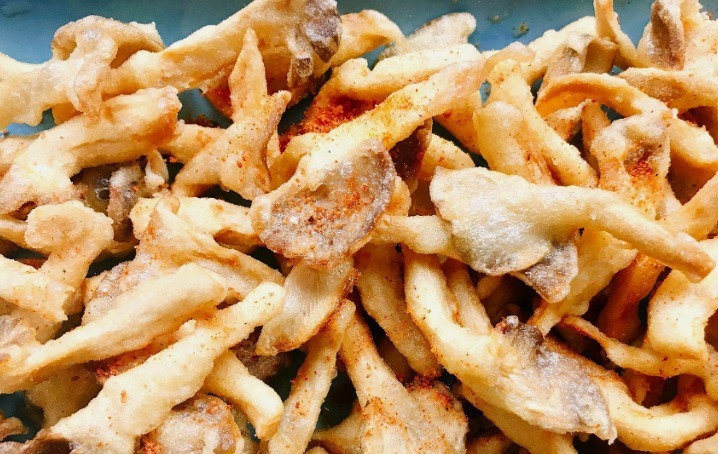 炸蘑菇，用淀粉还是用面粉牢记“用粉比例”，蘑菇酥脆不易回软