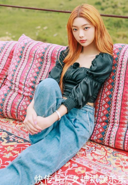 身材|都说牛仔裤是检验身材的唯一标准,看完当红小花的演绎,一点不假