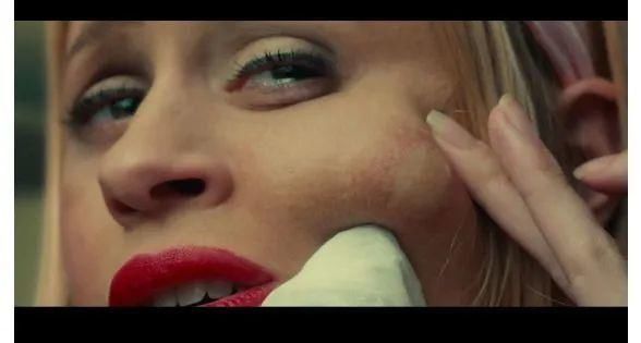 洛阳华美|可怕！女子术后脸上长包，大夫说上火，吃药一个月后，竟从脸上揪出……