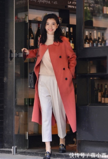 穿搭 有品位的女人,冬季都在穿“大衣+西装裤”,颜值不高也能显气质