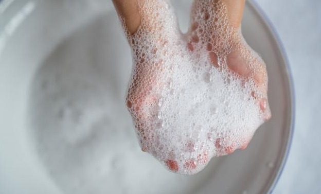 坏习惯|小便后用纸擦拭会得妇科病其实4个坏习惯才是诱发因素