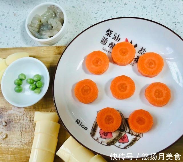 香嫩的日本豆腐蒸虾仁,美味可口!