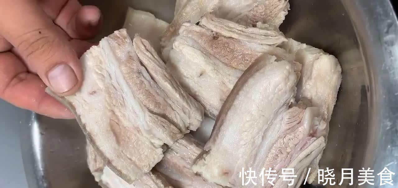 家常红烧大块肉,咸香入味油而不腻,既解馋又“销魂”