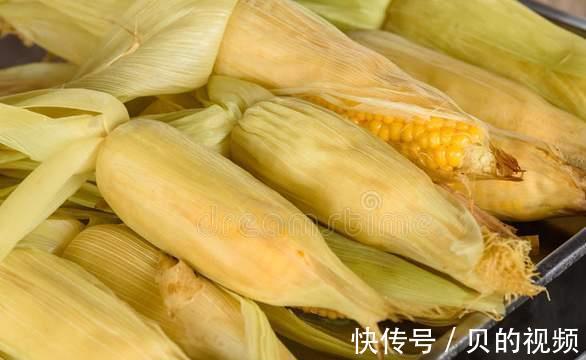 水煮|做水煮玉米,清水下锅是错的,放上这2味料,玉米又香又甜又软糯
