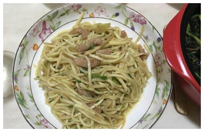 岳父母来家里做客,当天我特意做一桌菜招待,饭后岳母夸我厨艺好