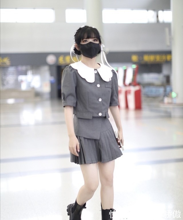 版型 运动款、牛仔款套装应有尽有,穿搭很有一套,魅力十足!