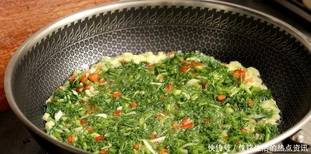 小董|7月，遇见这菜我从不放过，2块钱一斤，又香又嫩，常吃胃口好