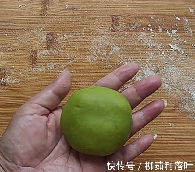 百梦|咖喱鸡肉彩色酥饼,咖喱味道浓郁,鸡肉Q弹滑嫩,一口不过瘾!