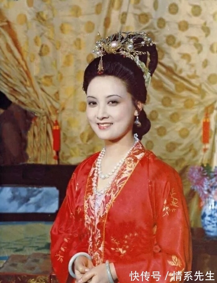 高利贷&王熙凤:《红楼梦》中最悲情的女子,被两个至亲推向了万丈深渊