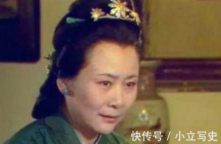 茜雪$冷眼看红楼:李嬷嬷为什么独骂袭人?她是欺软怕硬还是替人行诛?