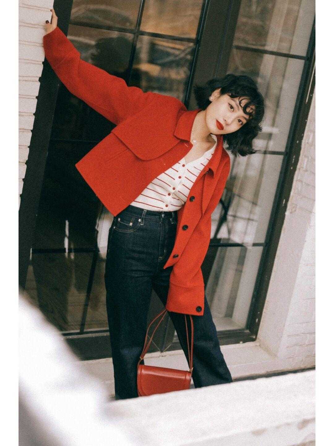 浪漫 牛仔裤真的很浪漫!用它搭配这四类上衣,完全不会暴露身材瑕疵