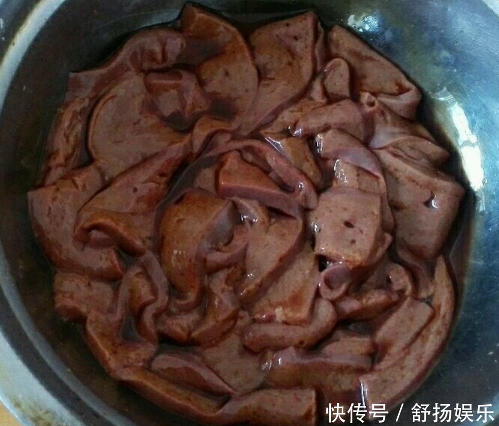 炒猪肝滑嫩有技巧,学会这个腌制猪肝的方法,炒的和饭店一样好吃