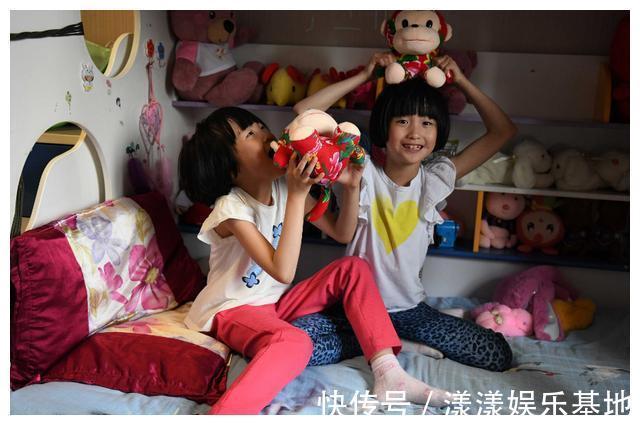 丈夫|60岁失独母亲冒死生双胞胎,被问是否后悔:早知如此会三思而后