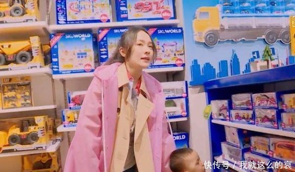 3岁女宝意外走丢,当广播念出爸爸的名字后,路人忍不住乐了!