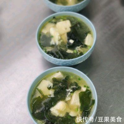 裙带菜豆腐汤|用裙带菜豆腐汤 可以勾住家人的胃