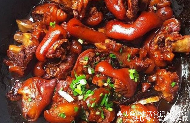 猪肉|炖猪蹄时,万万不可直接放盐,多加点“它”,猪肉软烂不油腻