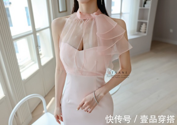 时尚|女神孙允珠高清时尚搭配：蜜润梦纱暖曦清甜法兰西礼裙