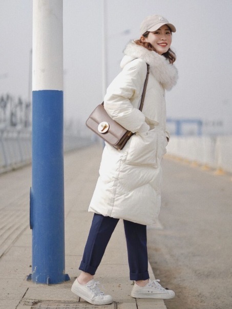 焦糖色 小个子穿羽绒服配啥鞋才好看?建议选择这4双,时髦百搭又显高